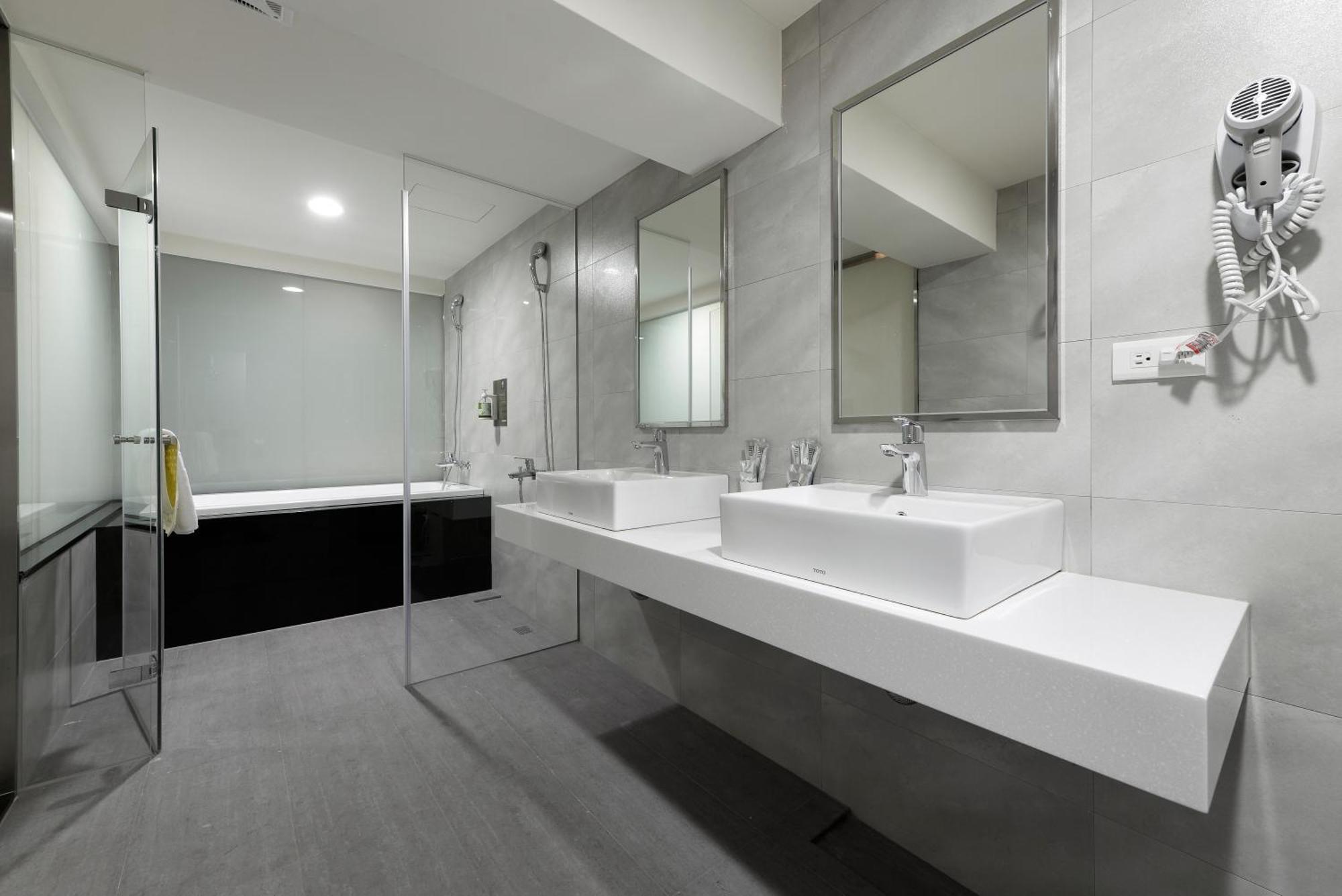 Trans Inn Taichung Exterior foto