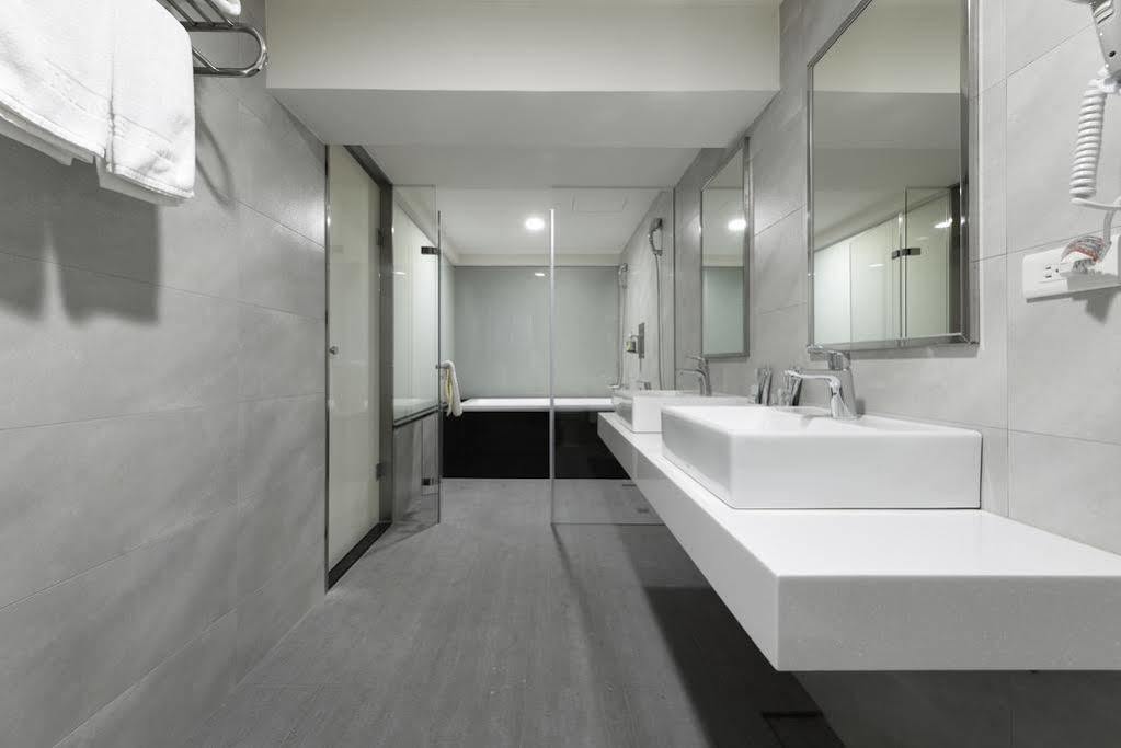 Trans Inn Taichung Exterior foto