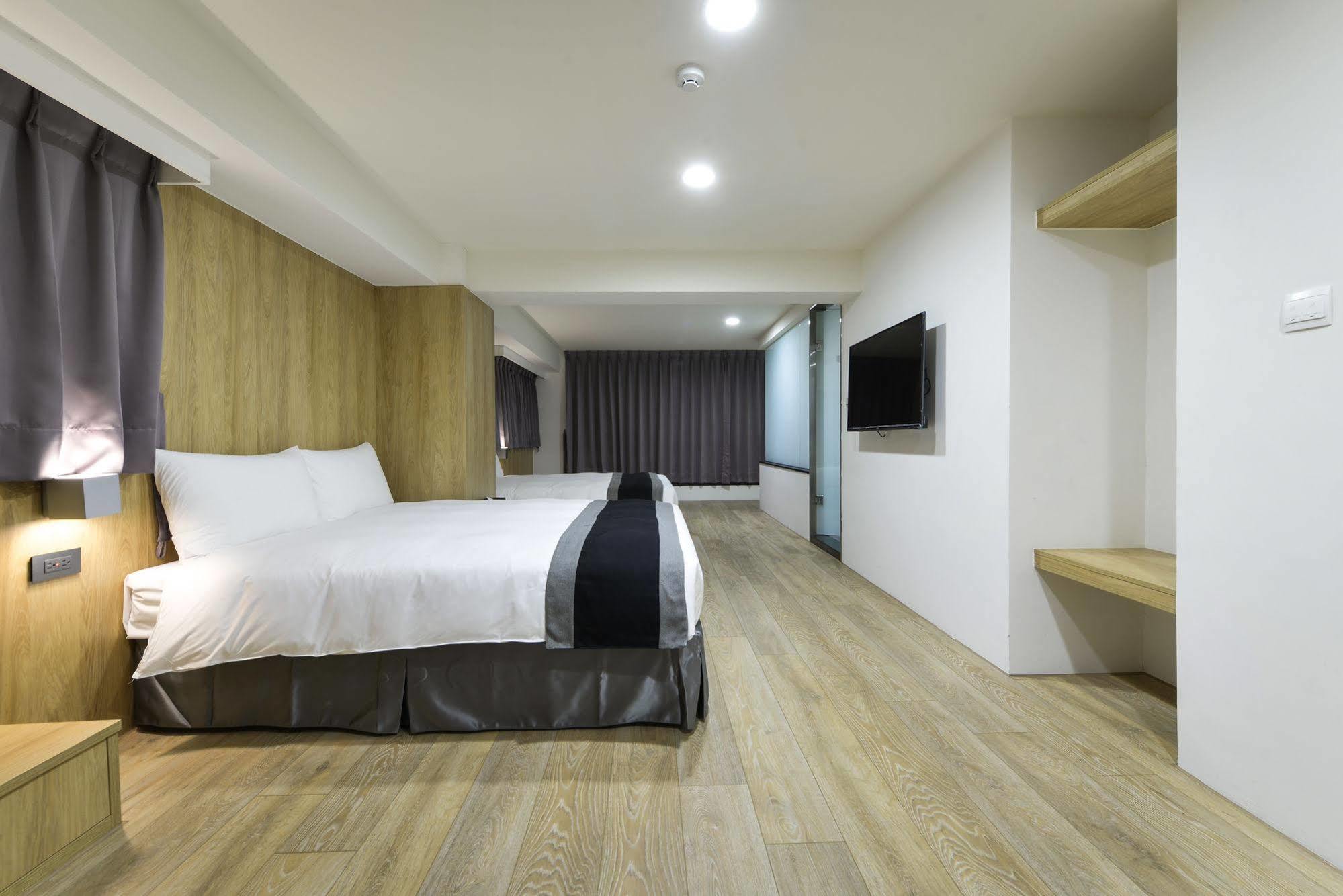 Trans Inn Taichung Exterior foto